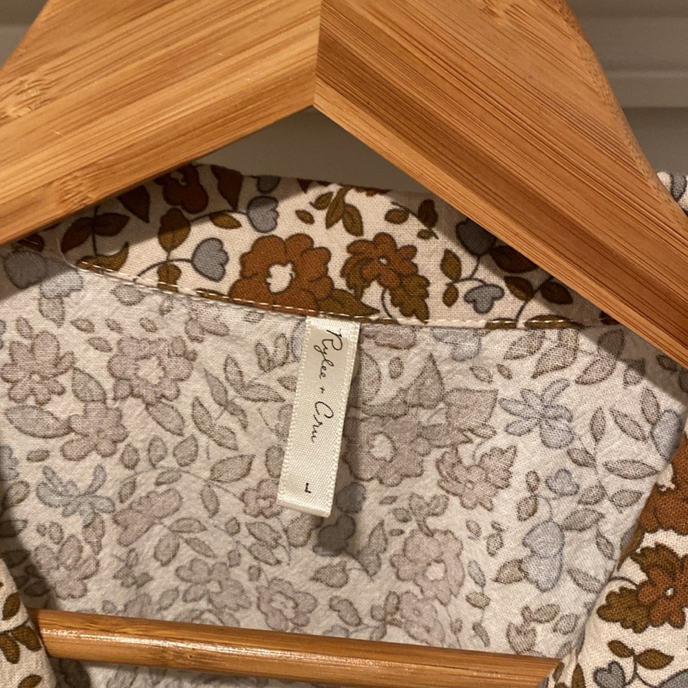 Rylee + Cru Earth tone Floral Button Up Top - 100% organic cotton - Picture 2 of 5